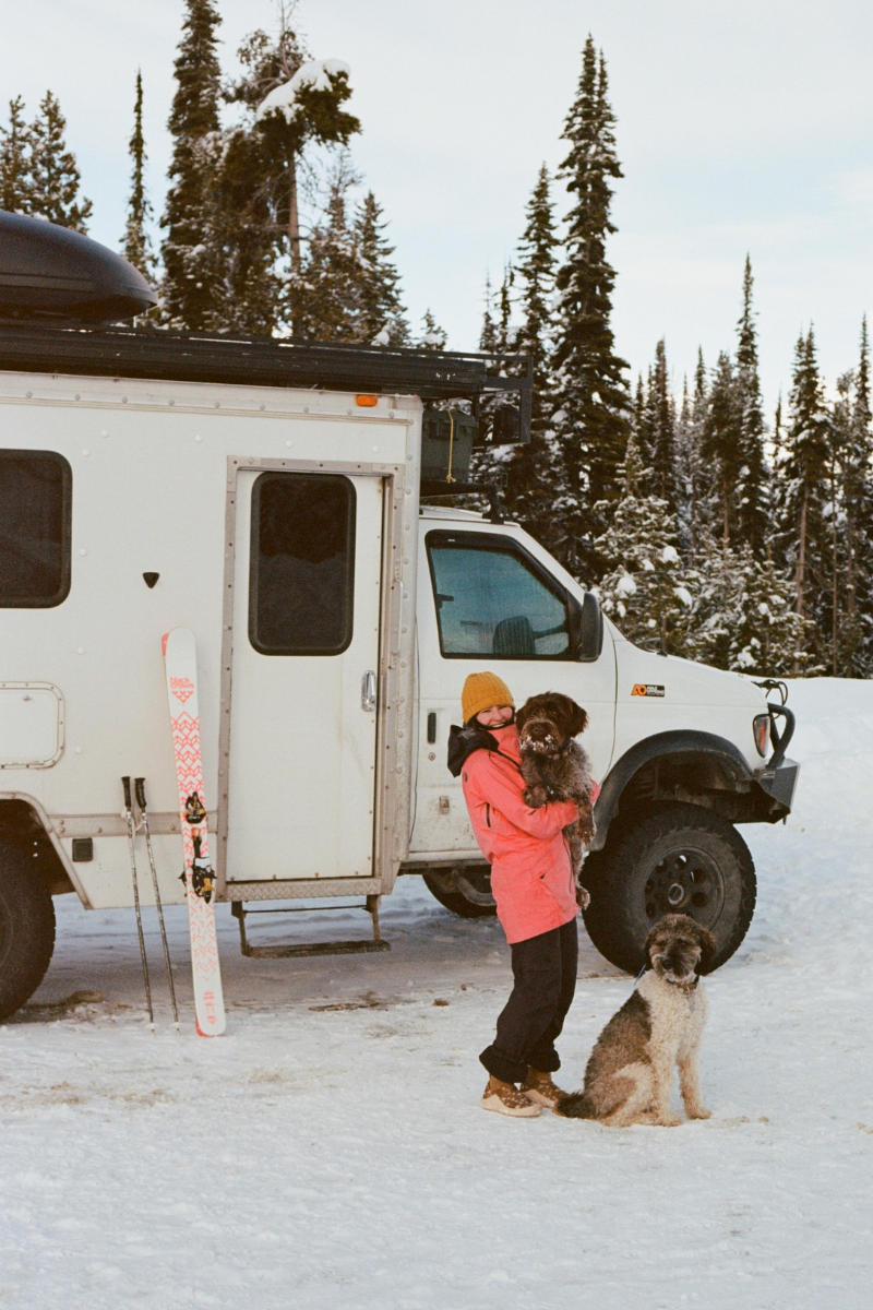 Glora, Alberto, and Shakira posing during a ski trip.